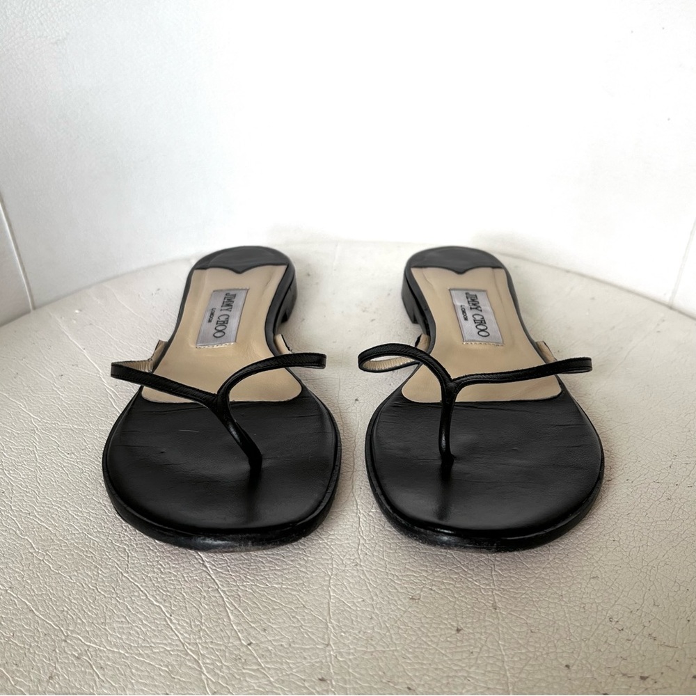 {  i 人 i。}

Jimmy Choo Black Leather Thong Sandals
